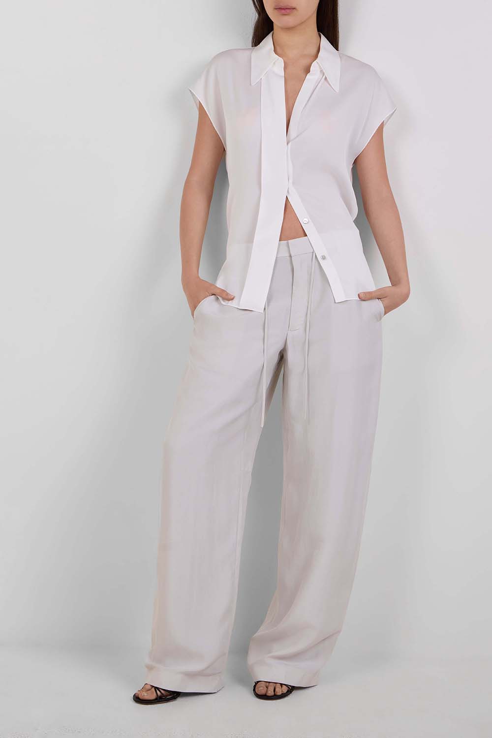 מכנסיים מחויטים